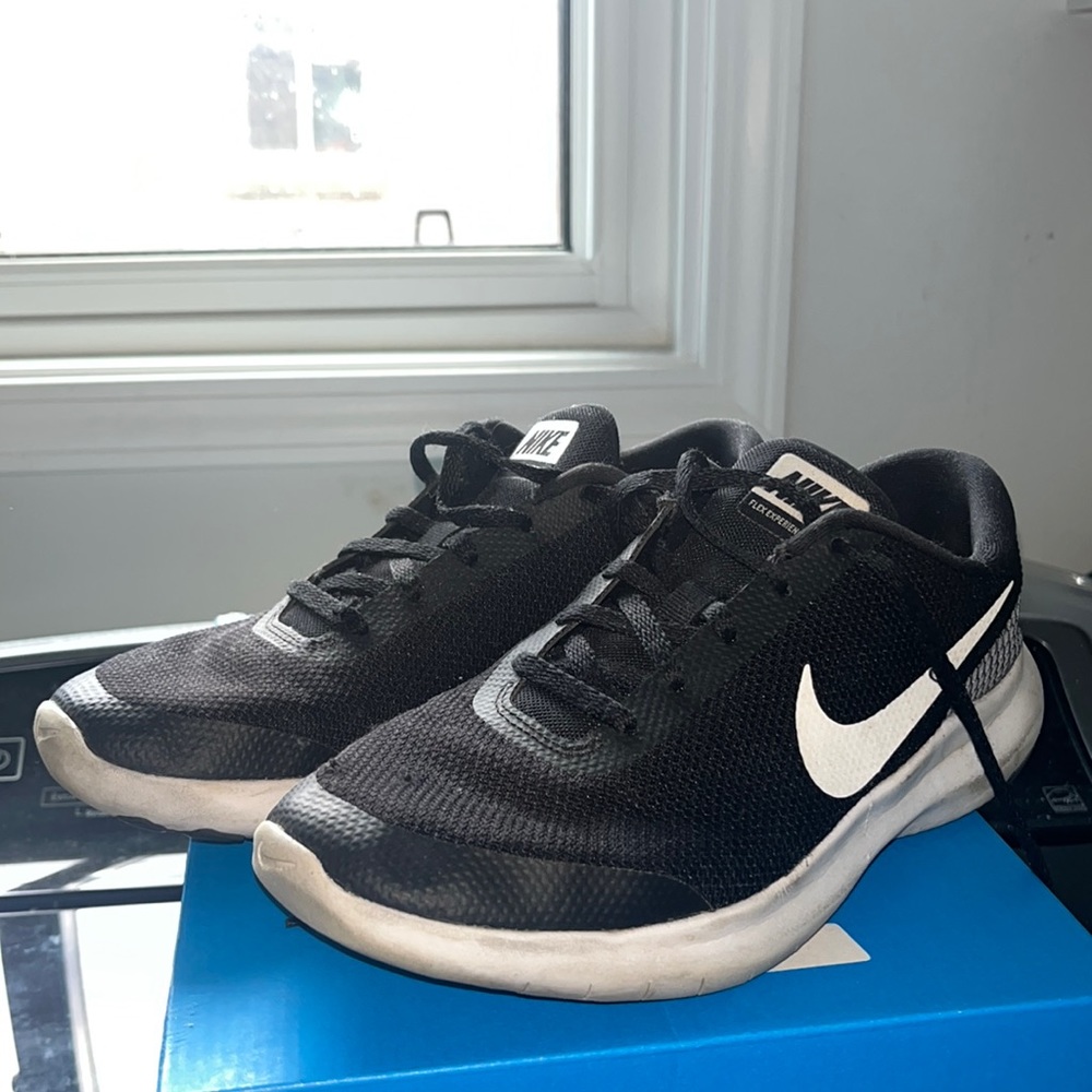 Nike tennis shoes
